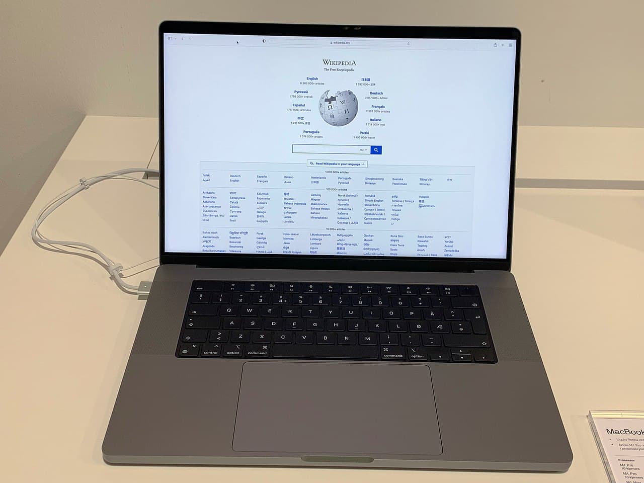MacBook Pro 16 インチ(M1 Pro、2021 年)